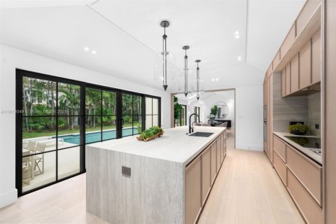 House in Miami, Florida 6 bedrooms, 471.66 sq.m. № 1755719 - photo 5