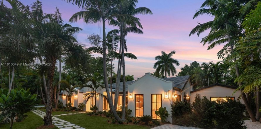 House in Miami, Florida 6 bedrooms, 471.66 sq.m. № 1755719