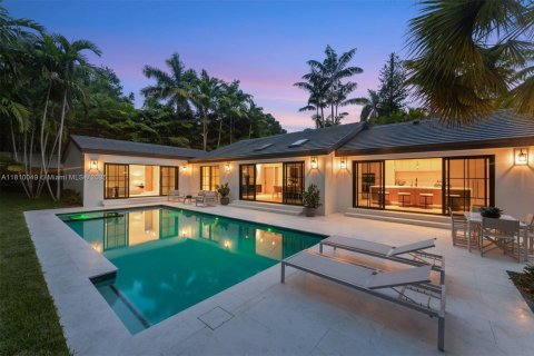 House in Miami, Florida 6 bedrooms, 471.66 sq.m. № 1755719 - photo 29