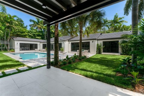 House in Miami, Florida 6 bedrooms, 471.66 sq.m. № 1755719 - photo 12