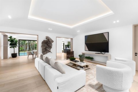 House in Miami, Florida 6 bedrooms, 471.66 sq.m. № 1755719 - photo 3