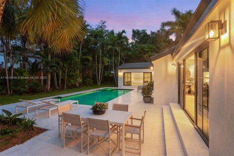 House in Miami, Florida 6 bedrooms, 471.66 sq.m. № 1755719 - photo 28
