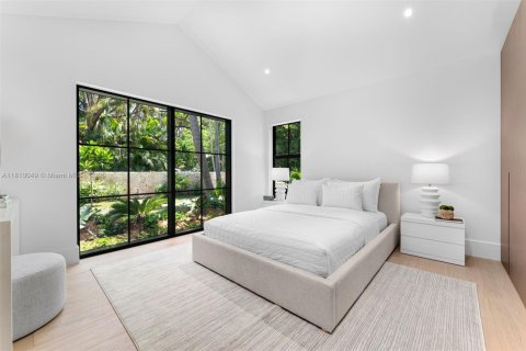 House in Miami, Florida 6 bedrooms, 471.66 sq.m. № 1755719 - photo 27