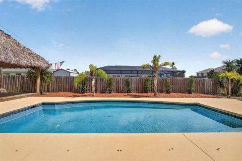 House in Port St. Lucie, Florida 4 bedrooms, 194.44 sq.m. № 2389872 - photo 14