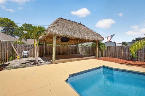 House in Port St. Lucie, Florida 4 bedrooms, 194.44 sq.m. № 2389872 - photo 16