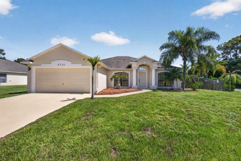 House in Port St. Lucie, Florida 4 bedrooms, 194.44 sq.m. № 2389872