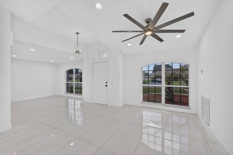 House in Port St. Lucie, Florida 4 bedrooms, 194.44 sq.m. № 2389872 - photo 4