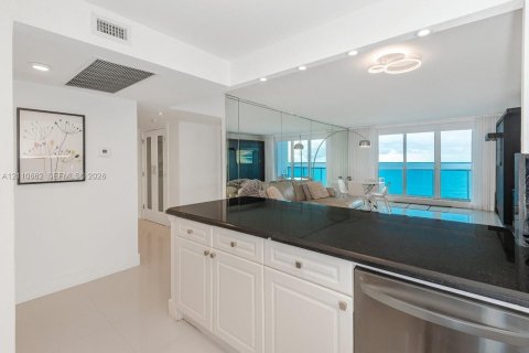 Copropriété à louer à Miami Beach, Floride: 1 chambre, 89.19 m2 № 2426579 - photo 16