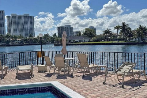 Copropriété à vendre à Hallandale Beach, Floride: 1 chambre, 78.97 m2 № 2146183 - photo 29