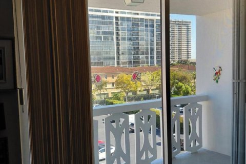 Copropriété à vendre à Hallandale Beach, Floride: 1 chambre, 78.97 m2 № 2146183 - photo 9
