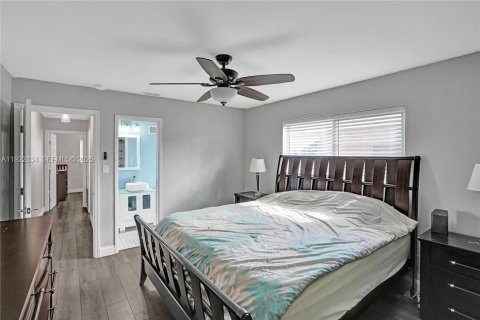 House in Lauderdale Lakes, Florida 3 bedrooms, 167.41 sq.m. № 1987499 - photo 6