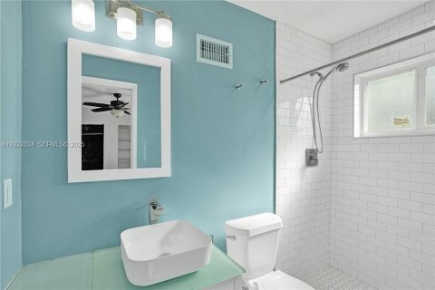 House in Lauderdale Lakes, Florida 3 bedrooms, 167.41 sq.m. № 1987499 - photo 5