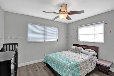 House in Lauderdale Lakes, Florida 3 bedrooms, 167.41 sq.m. № 1987499 - photo 4