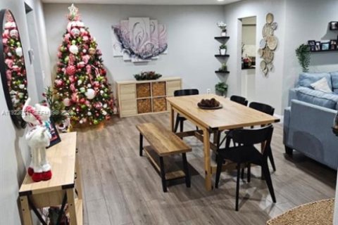 House in Lauderdale Lakes, Florida 3 bedrooms, 167.41 sq.m. № 1987499 - photo 10