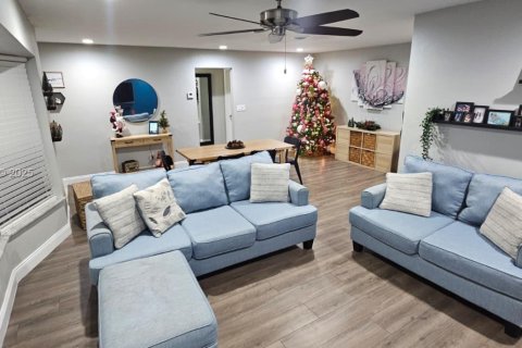 House in Lauderdale Lakes, Florida 3 bedrooms, 167.41 sq.m. № 1987499 - photo 8