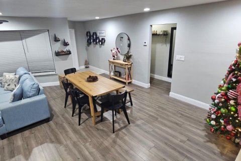 House in Lauderdale Lakes, Florida 3 bedrooms, 167.41 sq.m. № 1987499 - photo 9