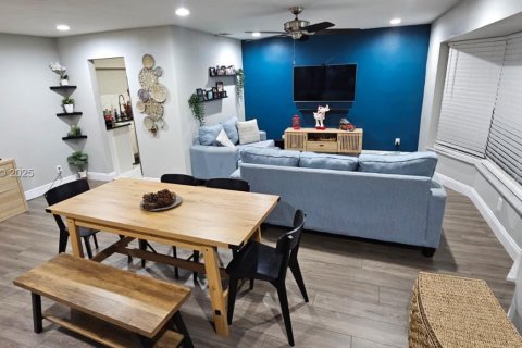 House in Lauderdale Lakes, Florida 3 bedrooms, 167.41 sq.m. № 1987499 - photo 7