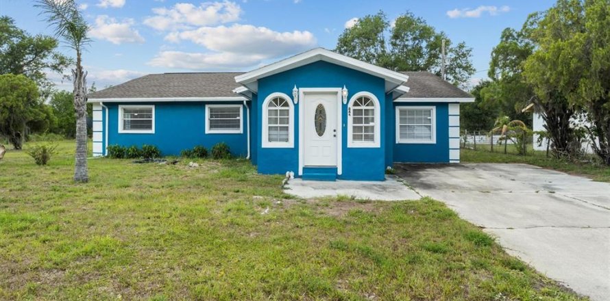 House in Wauchula, Florida 4 bedrooms, 194.91 sq.m. № 2142754