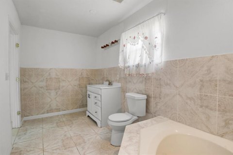 House in Wauchula, Florida 4 bedrooms, 194.91 sq.m. № 2142754 - photo 18
