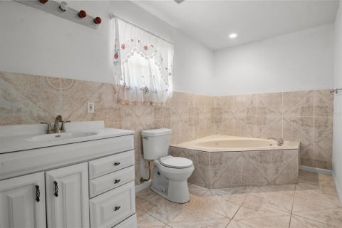 House in Wauchula, Florida 4 bedrooms, 194.91 sq.m. № 2142754 - photo 17