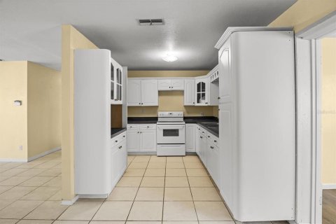 House in Wauchula, Florida 4 bedrooms, 194.91 sq.m. № 2142754 - photo 13