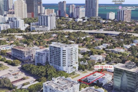 Propiedad comercial en venta en Miami, Florida № 1983275 - foto 3