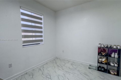 Townhouse in Hialeah, Florida 3 bedrooms, 137.77 sq.m. № 1954575 - photo 22