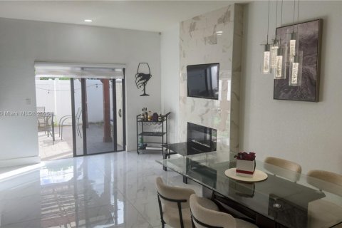 Townhouse in Hialeah, Florida 3 bedrooms, 137.77 sq.m. № 1954575 - photo 8