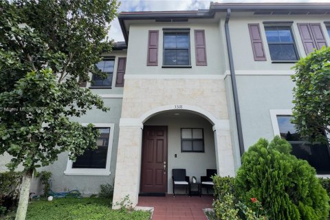 Townhouse in Hialeah, Florida 3 bedrooms, 137.77 sq.m. № 1954575 - photo 1
