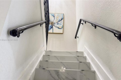 Townhouse in Hialeah, Florida 3 bedrooms, 137.77 sq.m. № 1954575 - photo 13