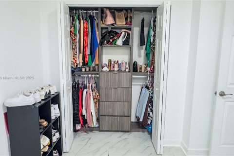 Townhouse in Hialeah, Florida 3 bedrooms, 137.77 sq.m. № 1954575 - photo 23