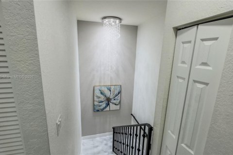 Townhouse in Hialeah, Florida 3 bedrooms, 137.77 sq.m. № 1954575 - photo 14