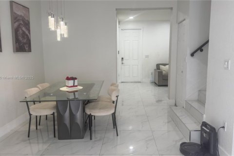 Townhouse in Hialeah, Florida 3 bedrooms, 137.77 sq.m. № 1954575 - photo 9