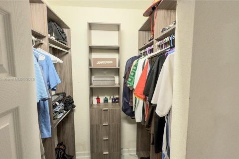 Townhouse in Hialeah, Florida 3 bedrooms, 137.77 sq.m. № 1954575 - photo 17