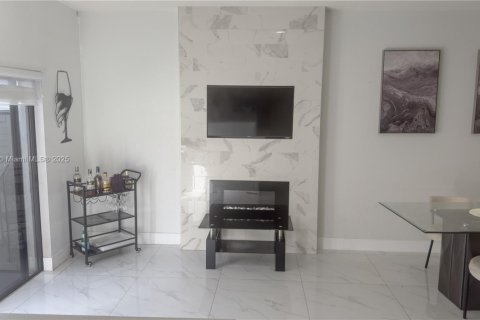 Townhouse in Hialeah, Florida 3 bedrooms, 137.77 sq.m. № 1954575 - photo 7