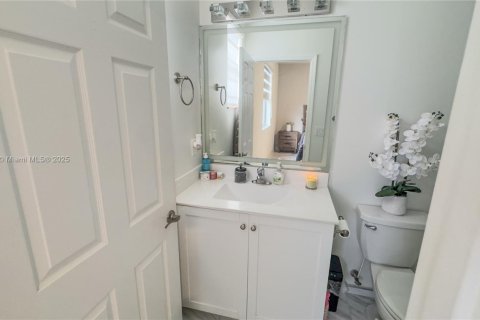 Townhouse in Hialeah, Florida 3 bedrooms, 137.77 sq.m. № 1954575 - photo 18