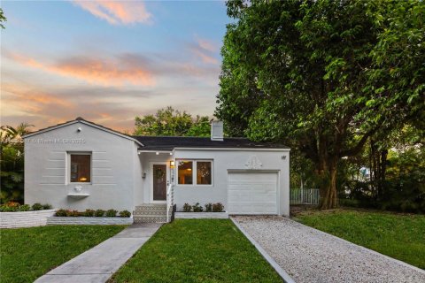 Casa en venta en Coral Gables, Florida, 3 dormitorios, 188.5 m2 № 1931411 - foto 1