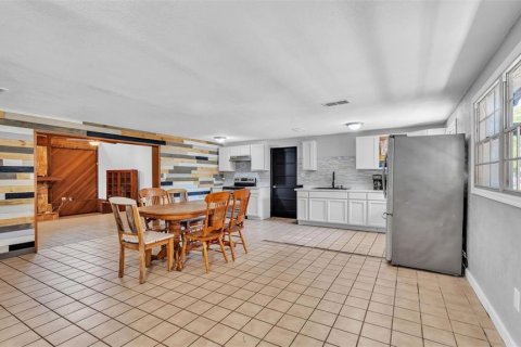 Villa ou maison à vendre à Auburndale, Floride: 6 chambres, 201.88 m2 № 2215216 - photo 5
