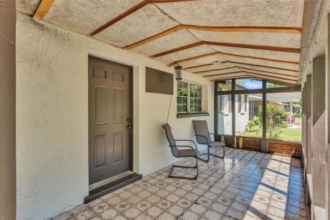 Villa ou maison à vendre à Auburndale, Floride: 6 chambres, 201.88 m2 № 2215216 - photo 4
