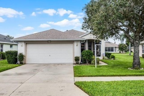 House in Leesburg, Florida 3 bedrooms, 137.22 sq.m. № 2166072