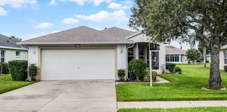 House in Leesburg, Florida 3 bedrooms, 137.22 sq.m. № 2166072