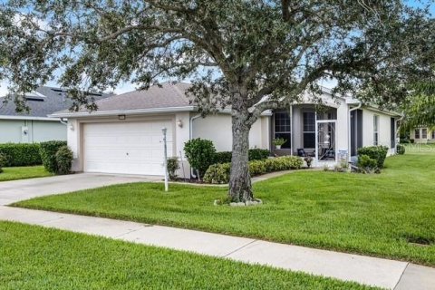 House in Leesburg, Florida 3 bedrooms, 137.22 sq.m. № 2166072 - photo 2