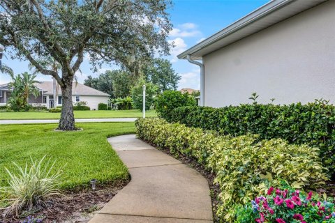 House in Leesburg, Florida 3 bedrooms, 137.22 sq.m. № 2166072 - photo 3