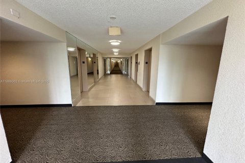 Copropriété à vendre à Sunny Isles Beach, Floride: 2 chambres, 126.07 m2 № 1979440 - photo 10