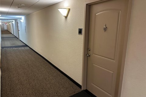 Copropriété à vendre à Sunny Isles Beach, Floride: 2 chambres, 126.07 m2 № 1979440 - photo 11