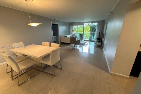 Copropriété à vendre à Sunny Isles Beach, Floride: 2 chambres, 126.07 m2 № 1979440 - photo 12