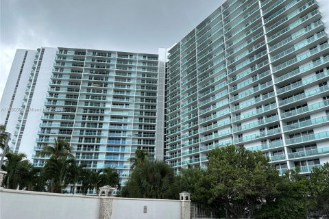 Copropriété à vendre à Sunny Isles Beach, Floride: 2 chambres, 126.07 m2 № 1979440 - photo 2