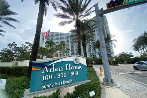 Copropriété à vendre à Sunny Isles Beach, Floride: 2 chambres, 126.07 m2 № 1979440 - photo 1