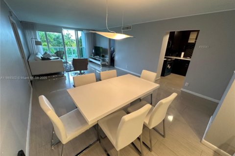 Copropriété à vendre à Sunny Isles Beach, Floride: 2 chambres, 126.07 m2 № 1979440 - photo 14