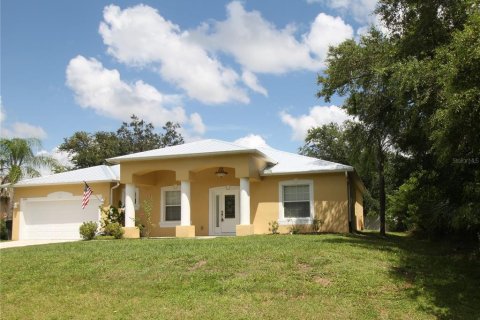Casa en alquiler en North Port, Florida, 3 dormitorios, 189.52 m2 № 1817785 - foto 1